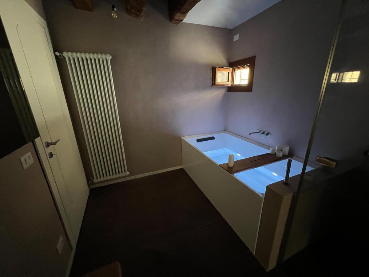 Venice Luxury Suite - Private Jacuzzi And Design Exterior photo
